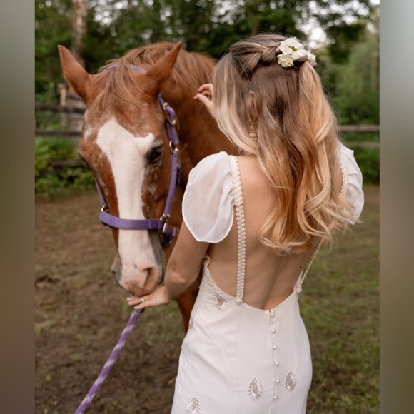 Elegant, Boho, Unique Wedding Dress - “Stevie” by Daughter’s of Simone - Size 6 - Picture 11 of 15